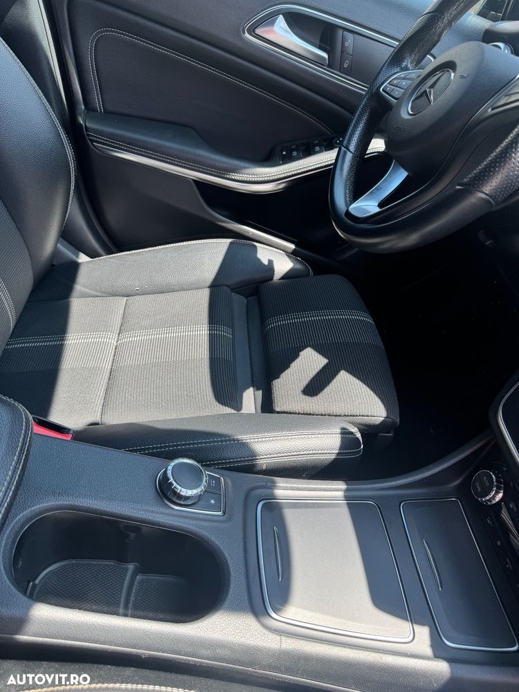 Mercedes-Benz GLA 180 7G-DCT - 2