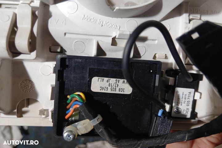 Lampa plafon +microfon bluetooth 1K0947105  3C0035711A 1K0947105  3C0 - 3