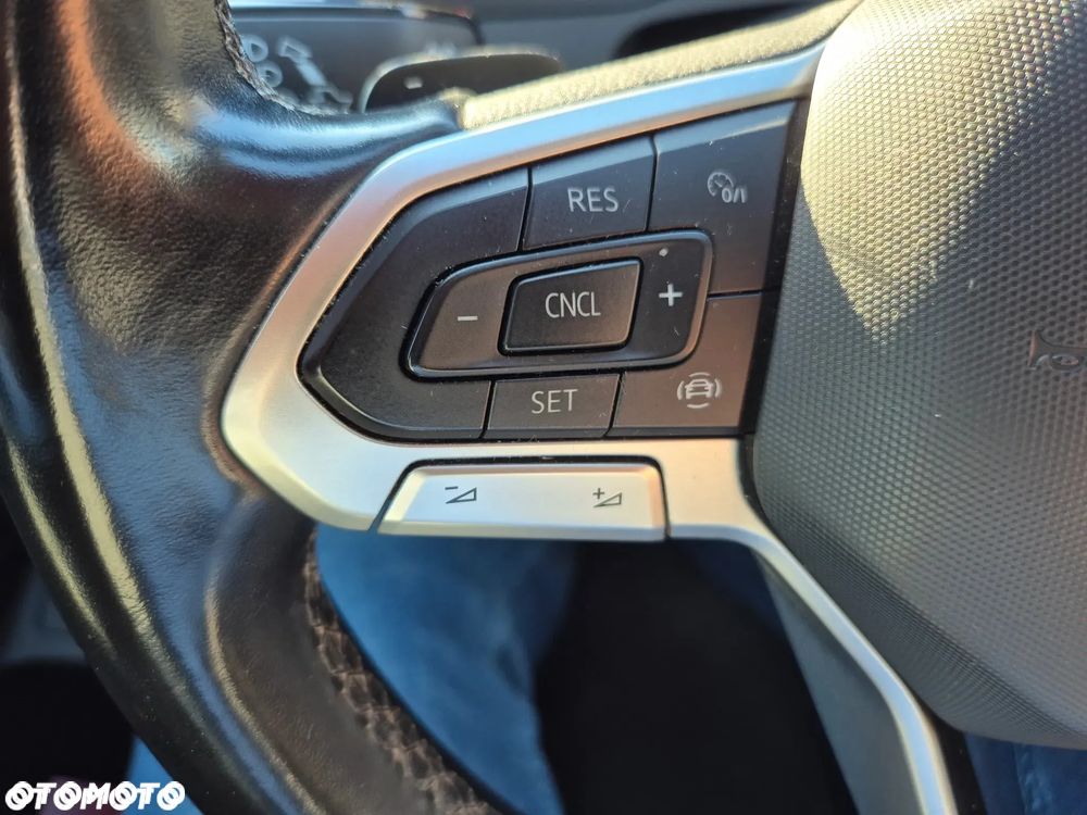 Volkswagen Passat Variant 2.0 TDI EVO Essence DSG - 22