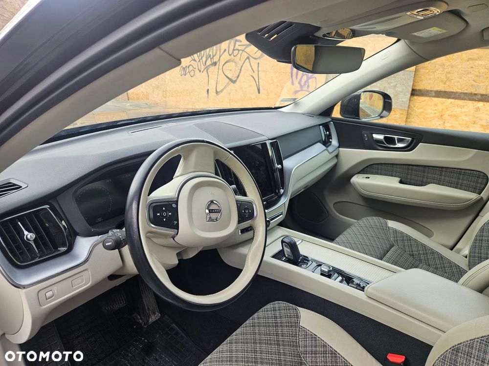 Volvo XC 60 B5 B AWD Momentum Pro - 9