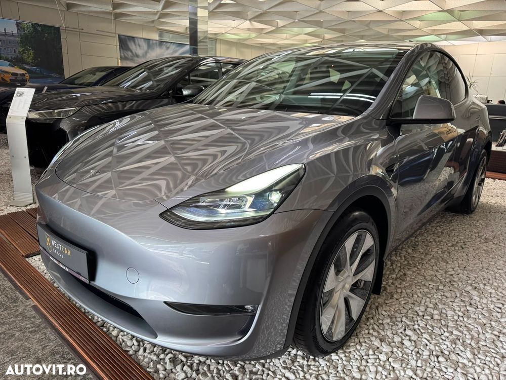 Tesla Model Y Long Range Dual Motor AWD - 2