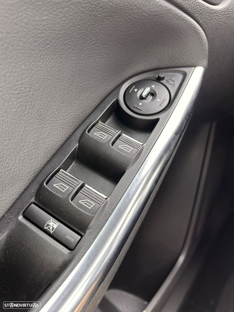 Ford Focus Turnier 2.0 EcoBoost ST c/ Pack Pele Desportiva - 21
