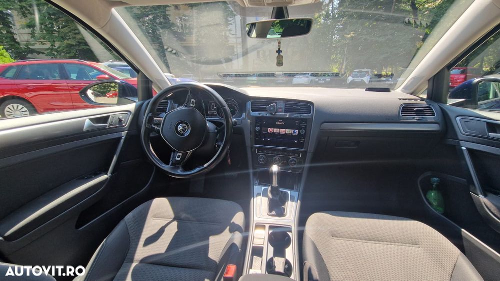 Volkswagen Golf - 11