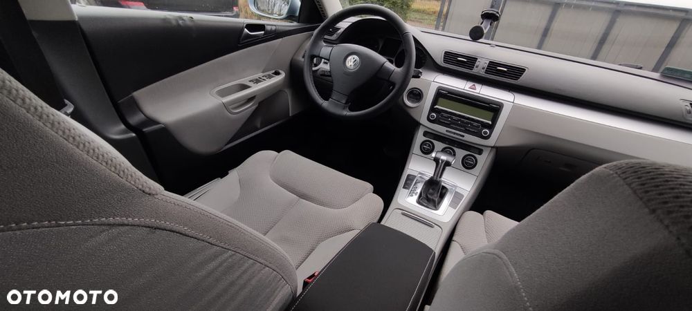 Volkswagen Passat 2.0 TDI DSG Comfortline - 12
