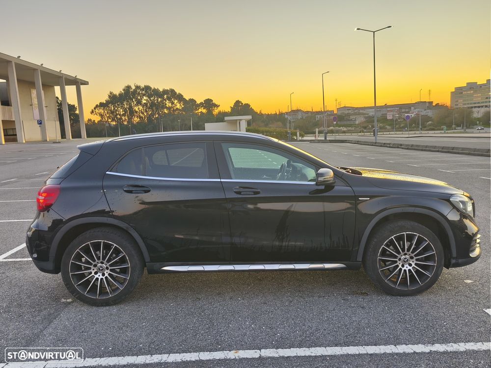 Mercedes-Benz GLA 220 d 4Matic 7G-DCT AMG Line - 3
