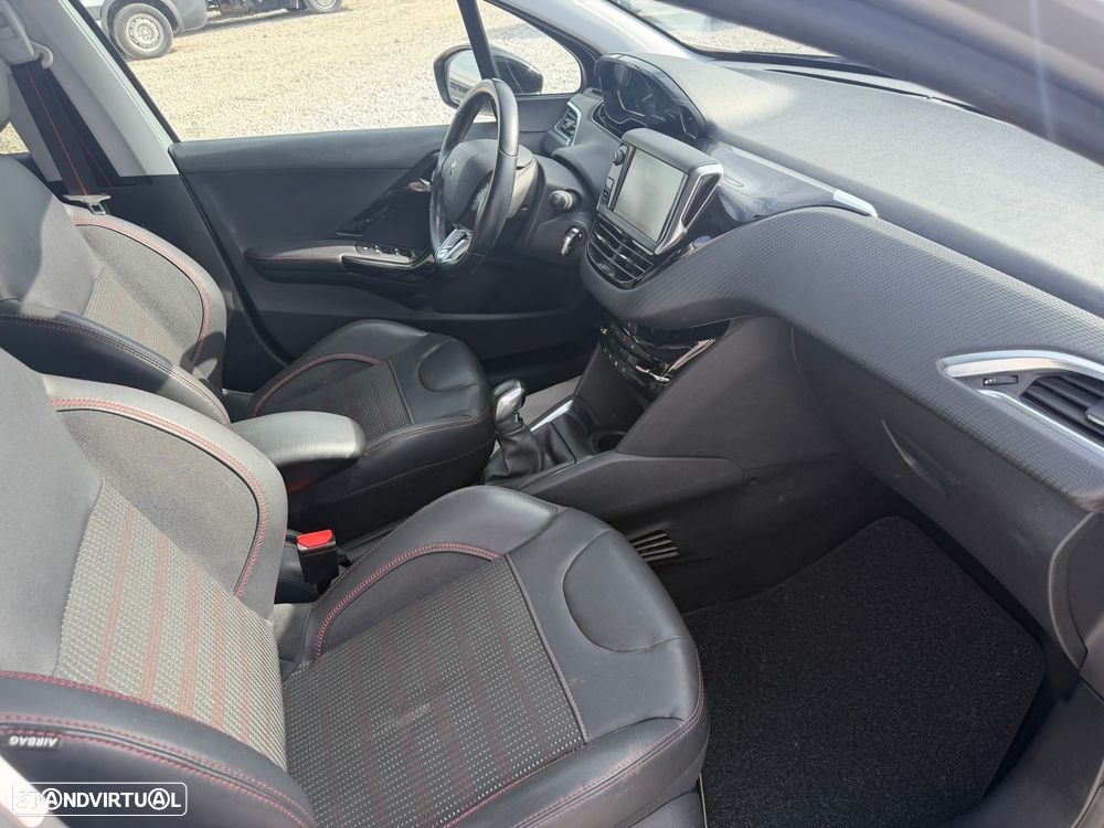 Peugeot 208 1.2 PureTech GT Line - 12