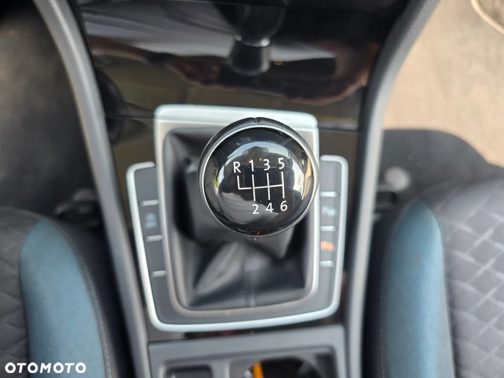 Volkswagen Golf - 32