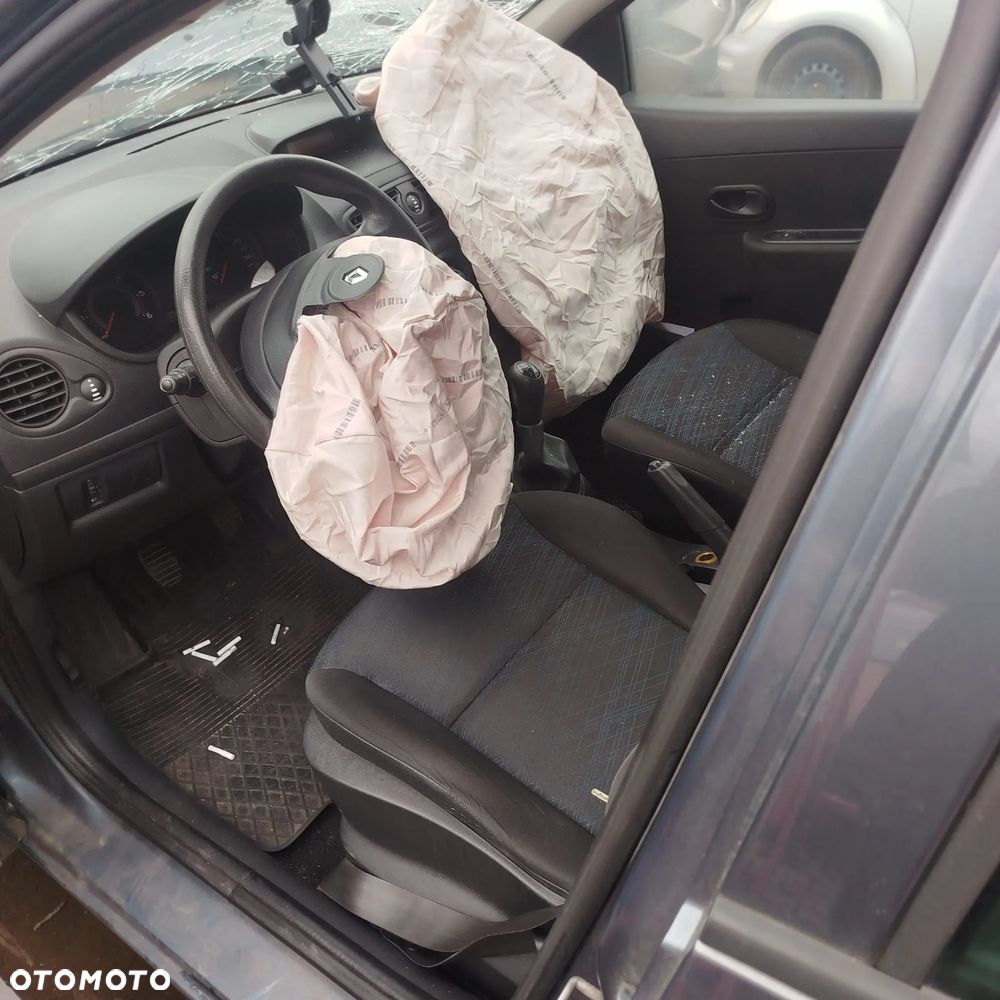 Renault Clio 3  na części . - 4