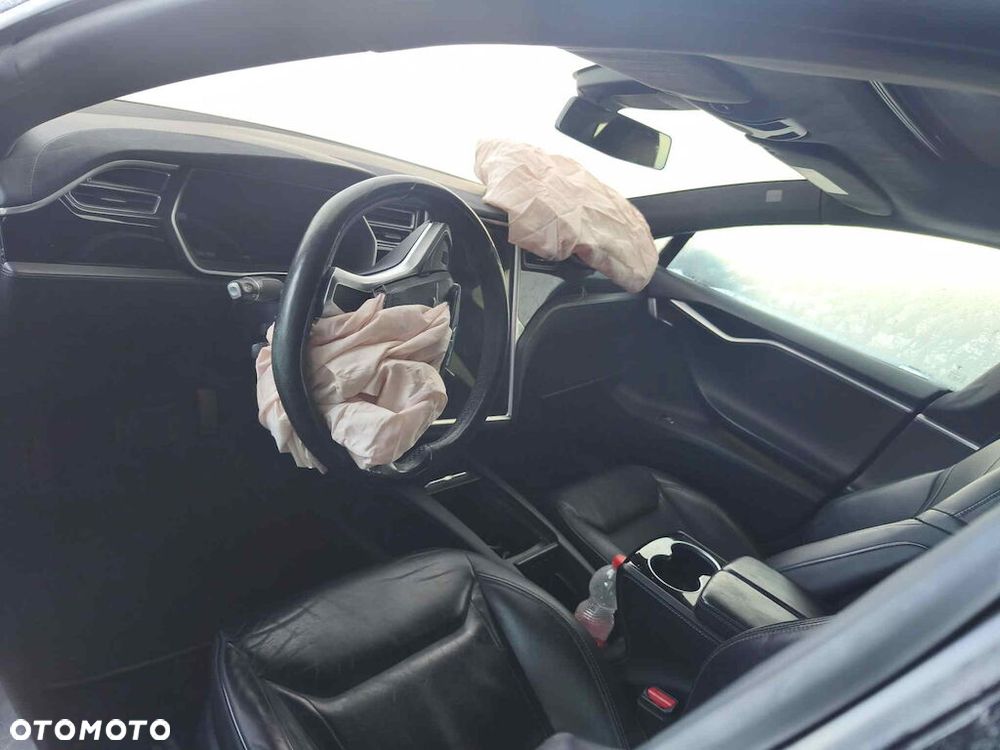 Tesla Model S - 7
