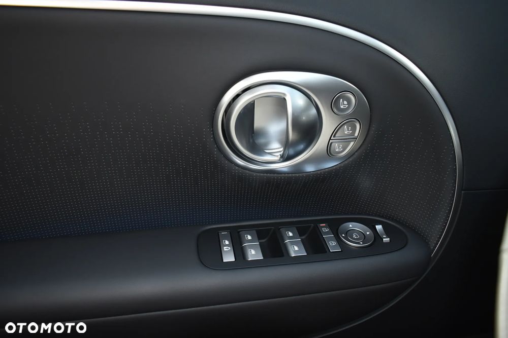 Hyundai IONIQ 9 110kWh Calligraphy AWD - 16