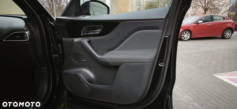 Jaguar F-Pace 2.0 i4D RWD Pure - 22