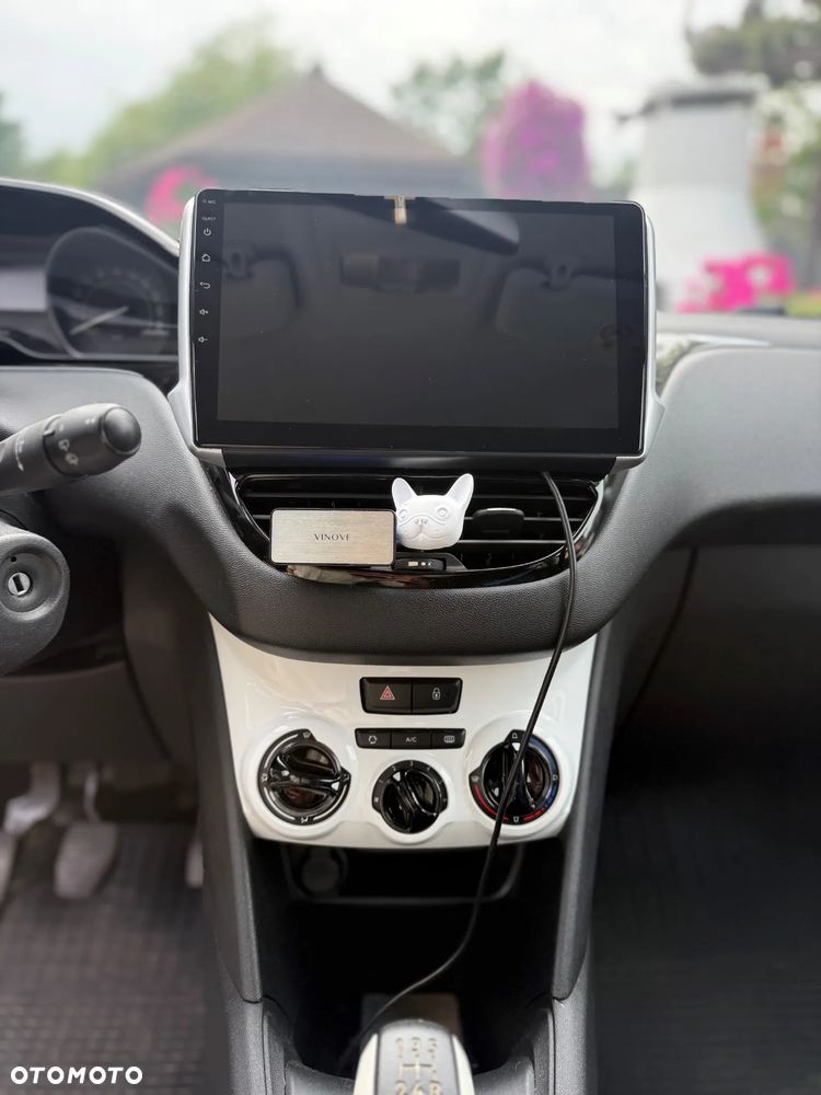 Peugeot 208 - 6