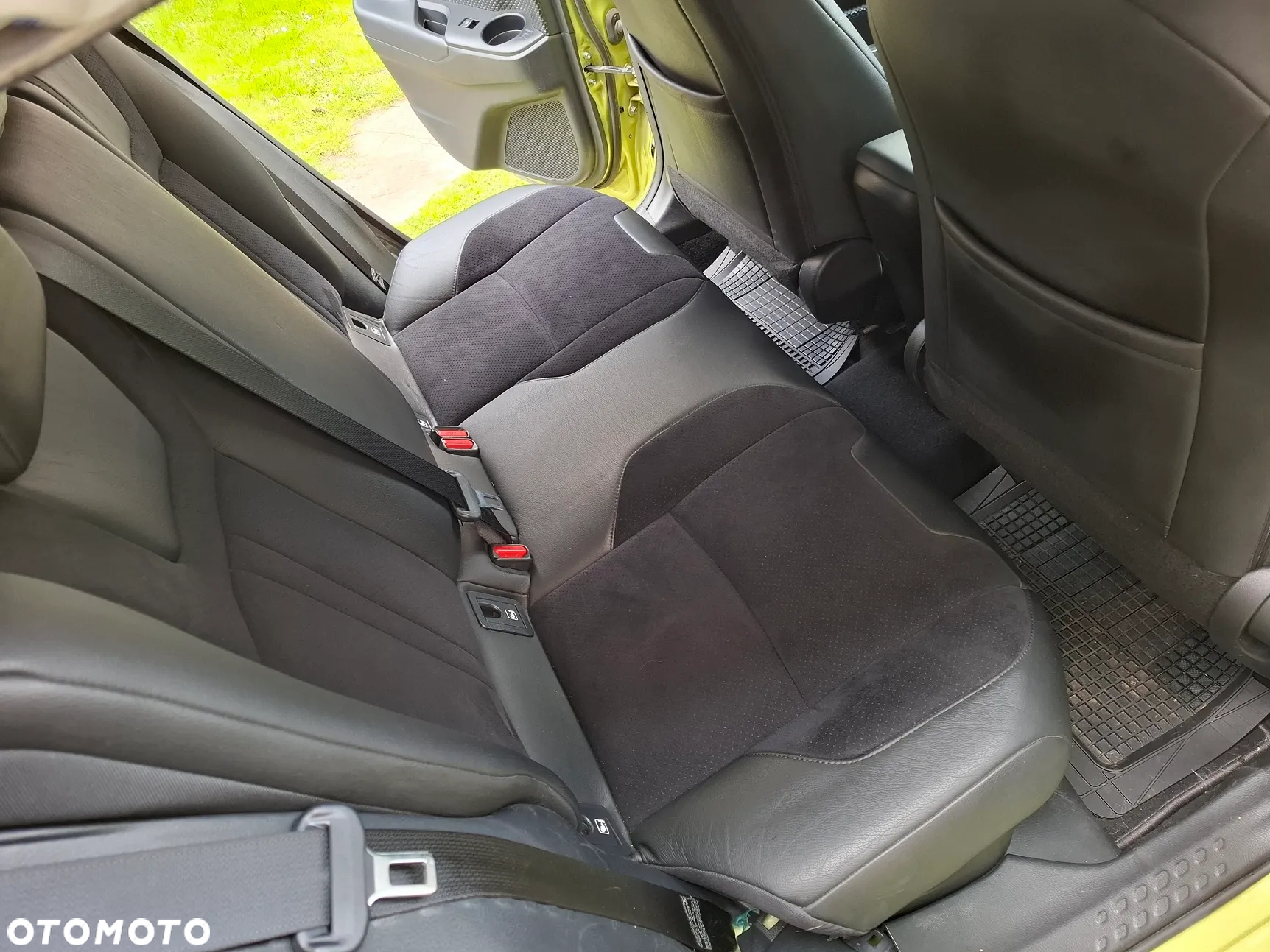 Toyota C-HR 1.8 Hybrid Neon Lime powered by JBL - 18