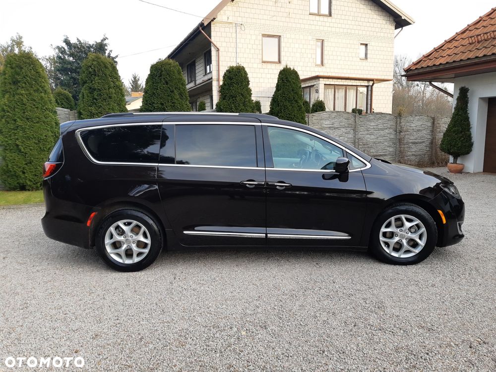 Chrysler Pacifica - 5