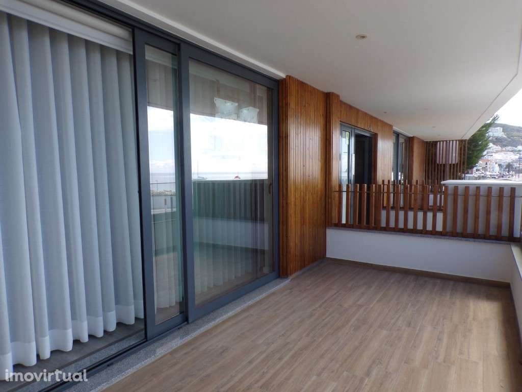 Apartamento T2, em primeira linha, com vista mar na marginal, em Se... - Grande imagem: 2/25