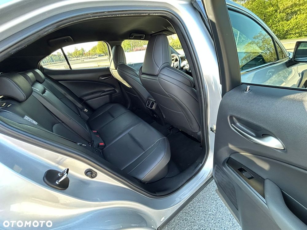 Lexus UX 250h F SPORT - 18