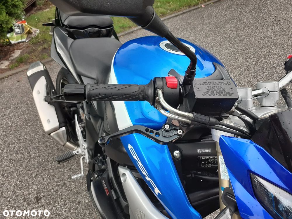 Suzuki GSR - 16