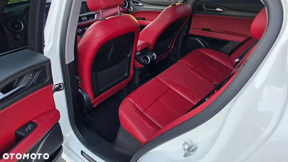 Alfa Romeo Stelvio 2.0 Turbo 16V AT8-Q4 Ti - 11