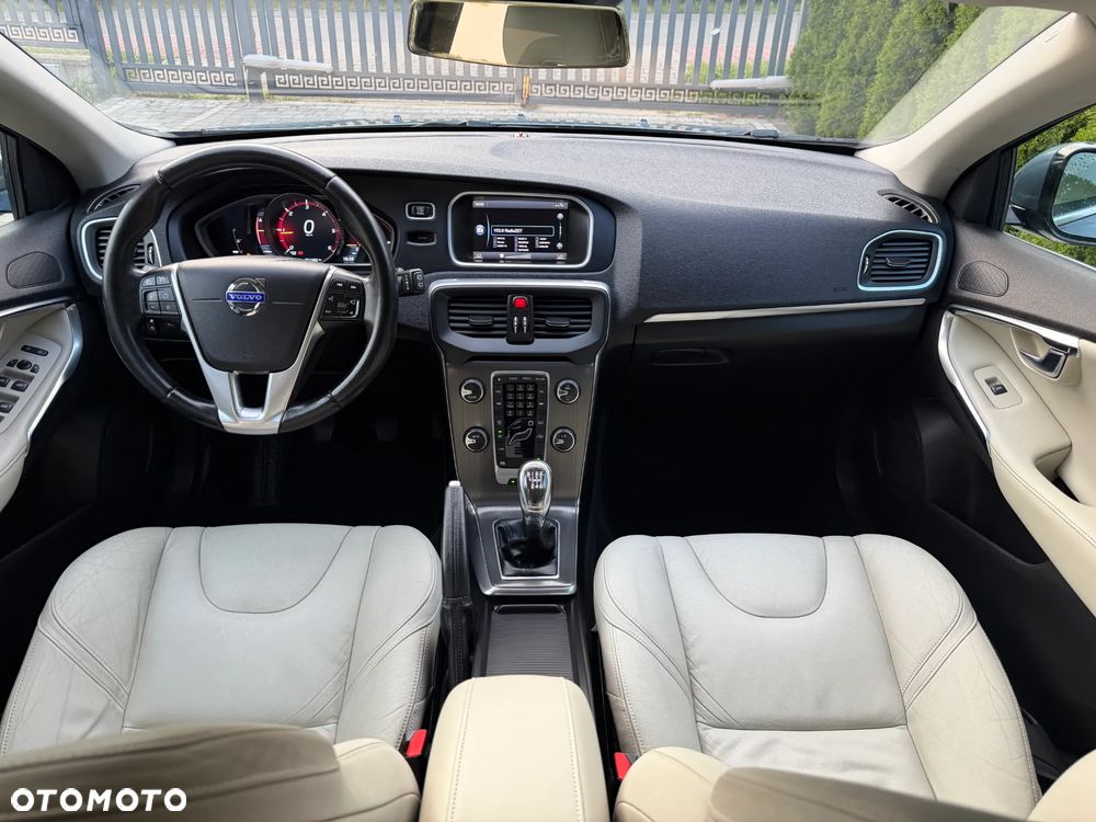 Volvo V40 D2 Momentum - 16