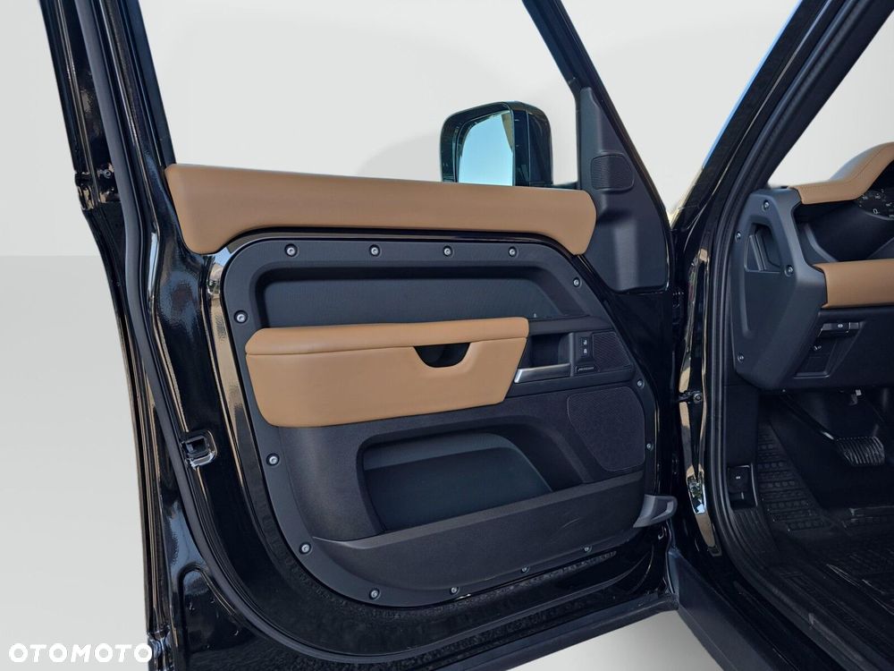 Land Rover Defender - 16