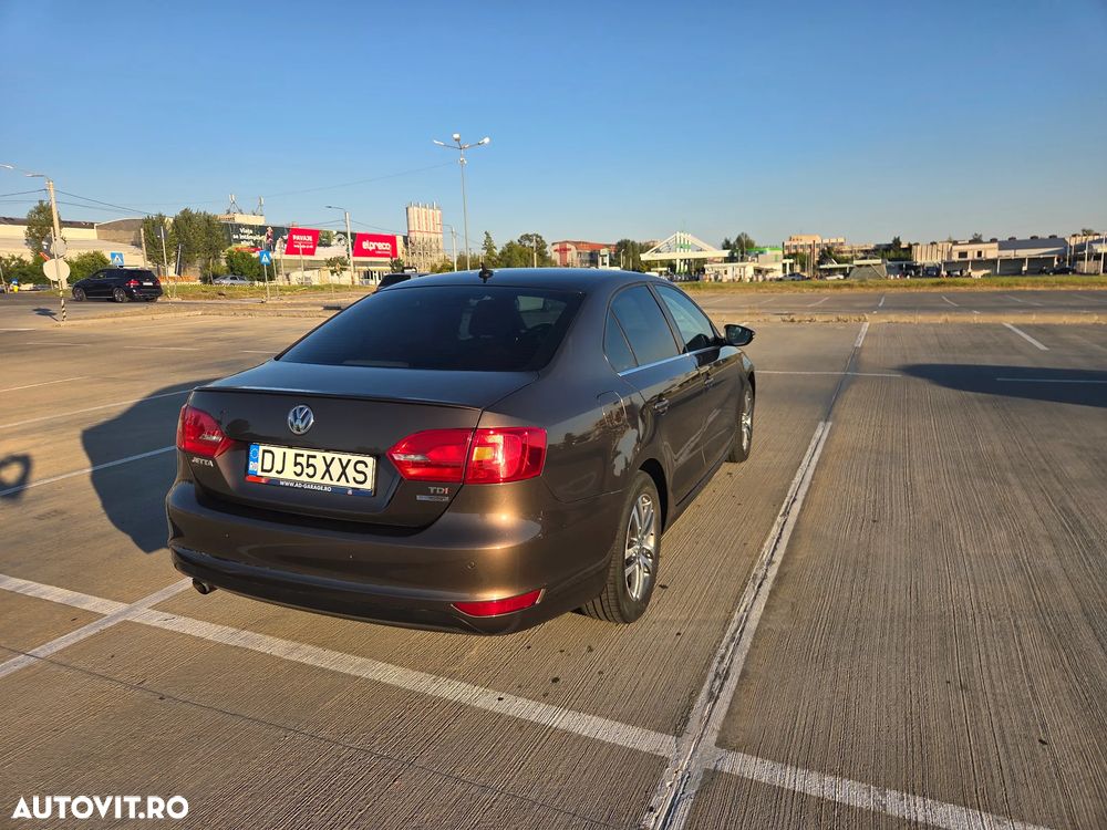 Volkswagen Jetta 1.6 TDI CR DPF DSG Highline - 28