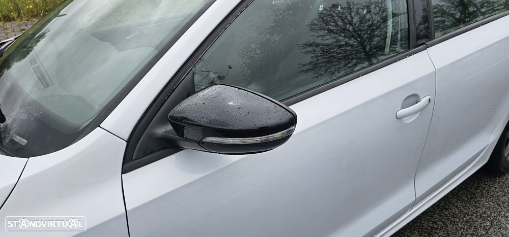 VW Jetta 2.0 TDI Confortline - 19