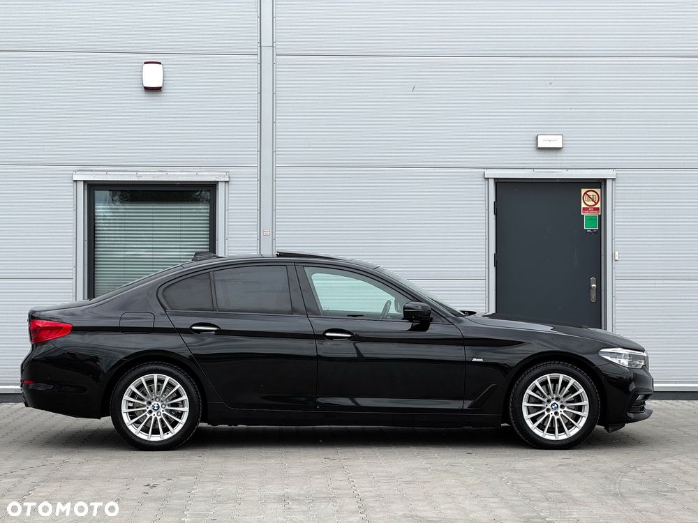 BMW Seria 5 520d Sport Line - 30