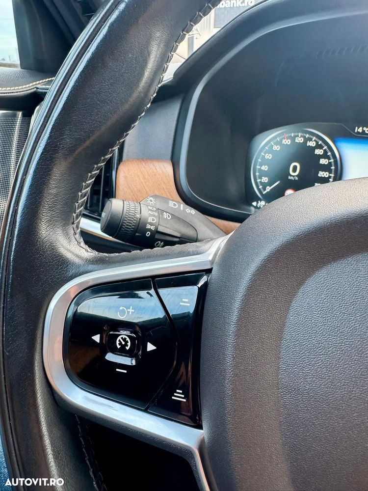 Volvo V90 D5 AWD Geartronic Momentum Pro - 32