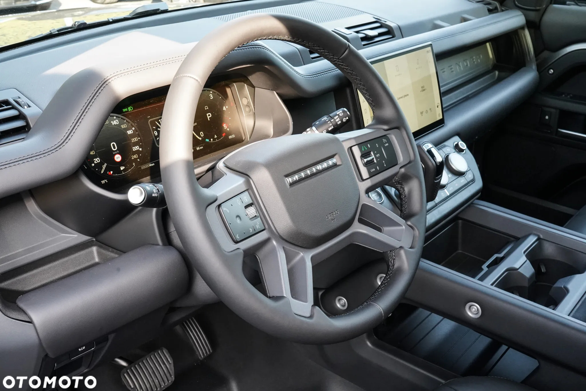 Land Rover Defender - 12
