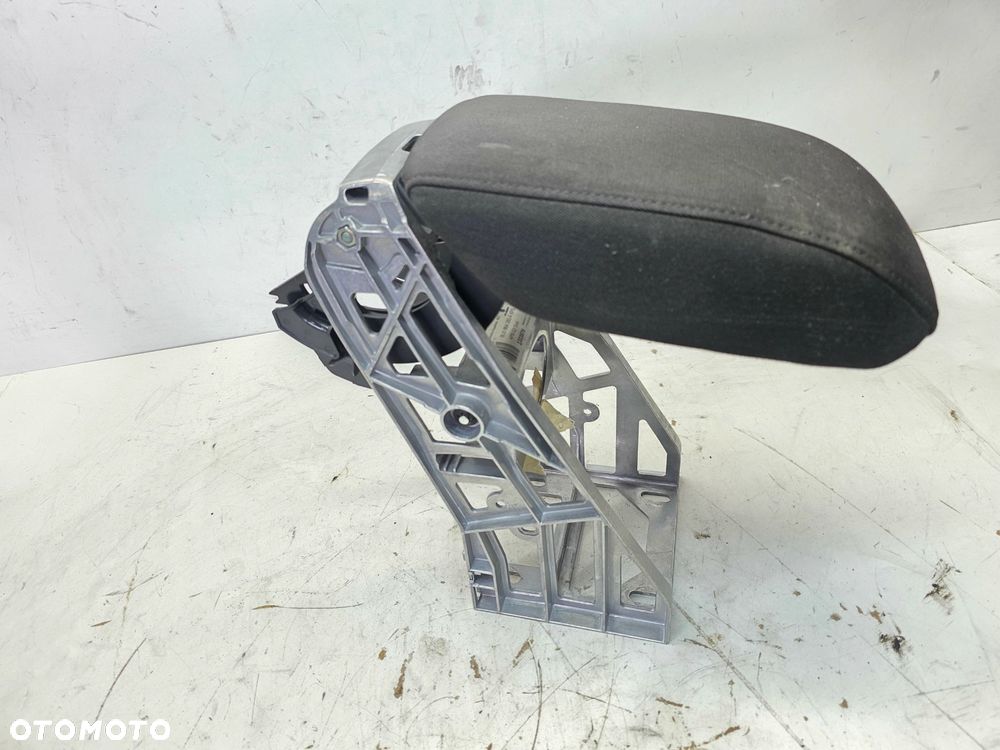 PODŁOKIETNIK PRZÓD AUDI Q3 8U WELUR 8U0864283A 6PS - 2