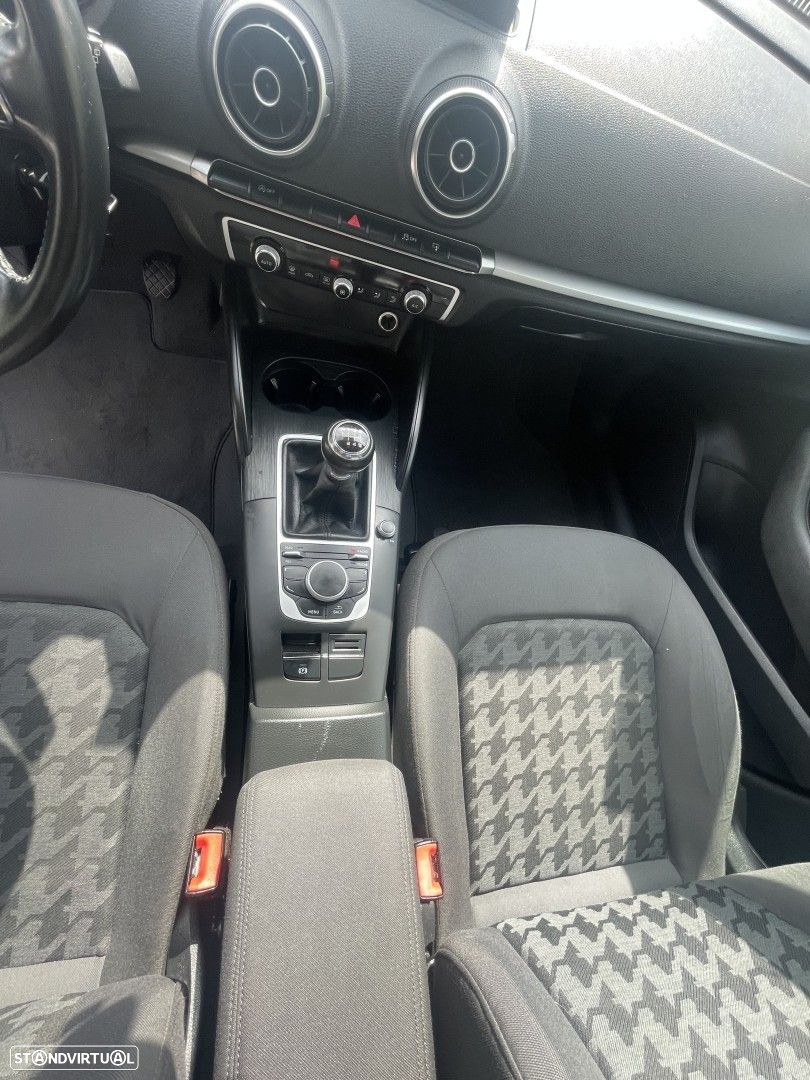 Audi A3 Sportback 1.6 TDI Advance Ultra - 20