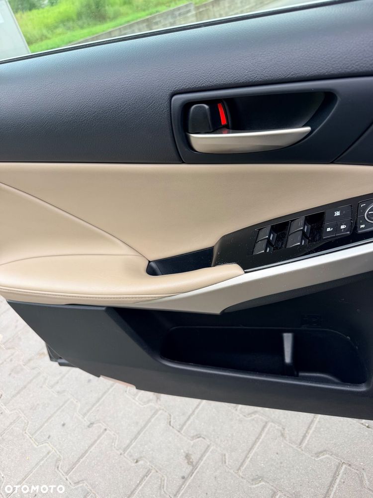 Lexus IS 300h Elegance - 6