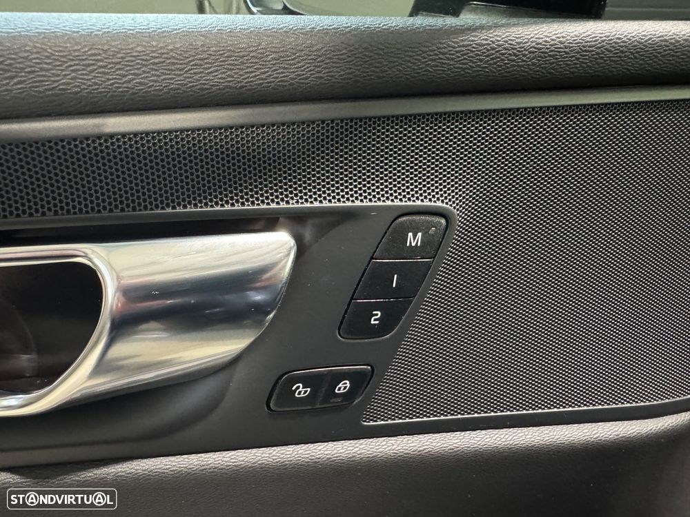 Volvo XC 60 2.0 T6 PHEV Inscription AWD - 31