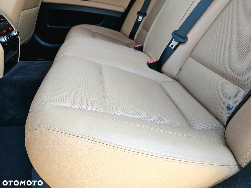 BMW Seria 7 740d - 22