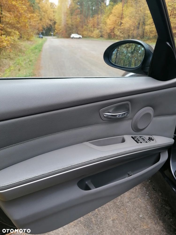 BMW Seria 3 325xi - 21