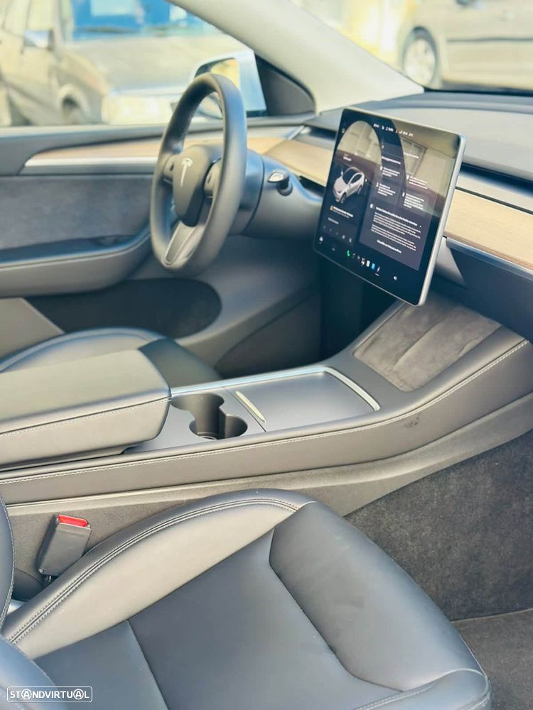 Tesla Model Y Standard RWD - 2