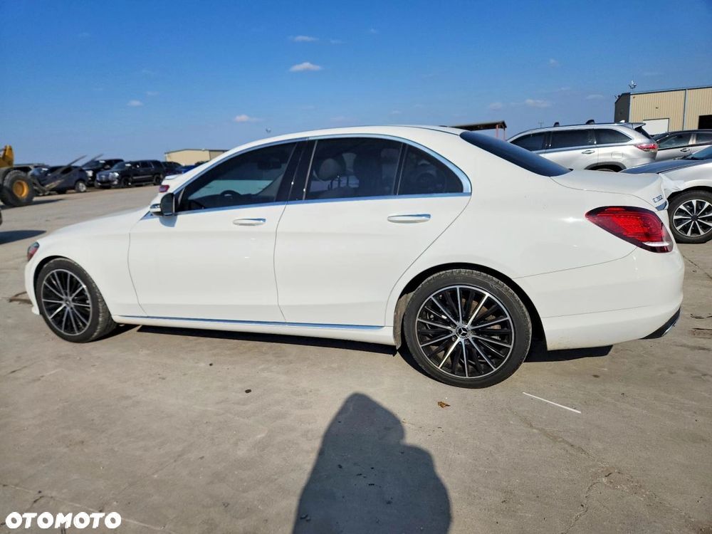 Mercedes-Benz Klasa C 300 4Matic 9G-TRONIC Exclusive - 3