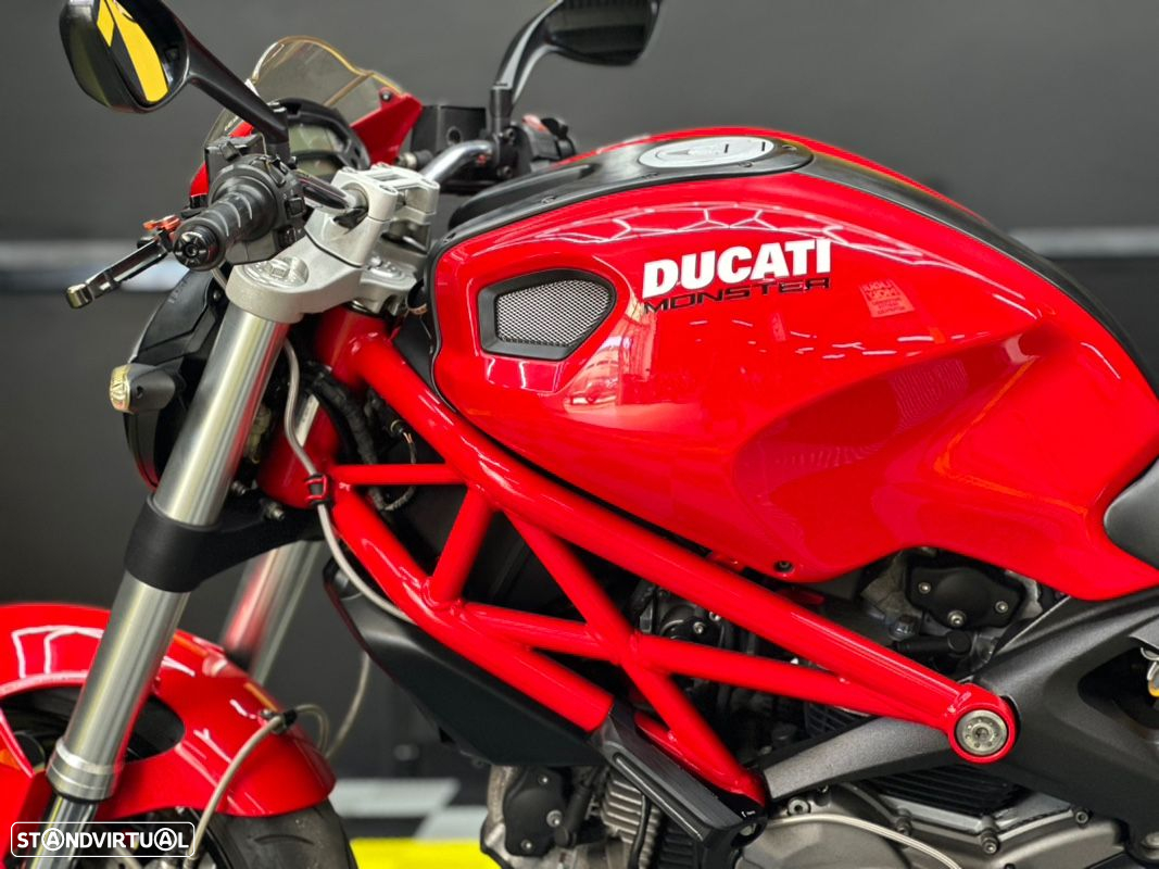 Ducati Monster 696 - 4
