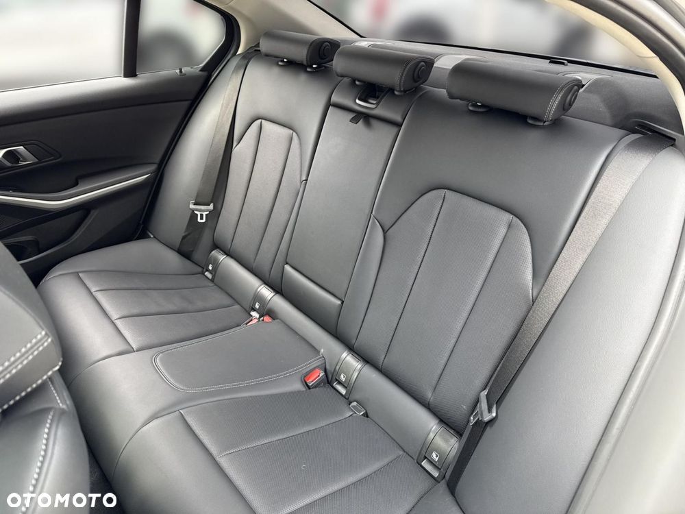 BMW Seria 3 318d - 9