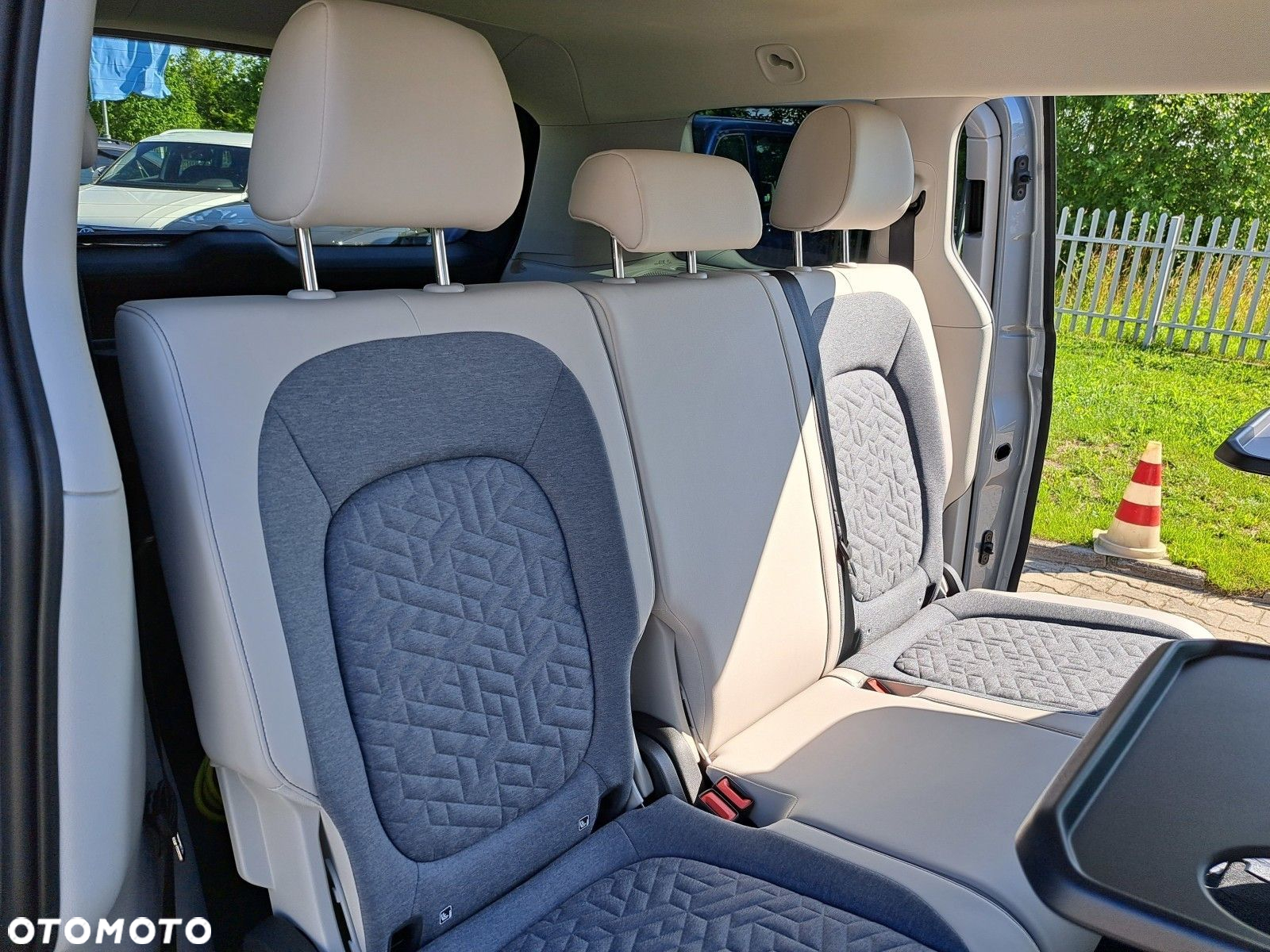 Volkswagen ID. Buzz 150 kW (204 PS) / skrzynia biegów: automatyczna 1 biegowa rozstaw osi: 2988 mm - 34