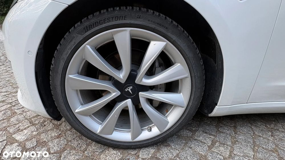 Tesla Model 3 - 9