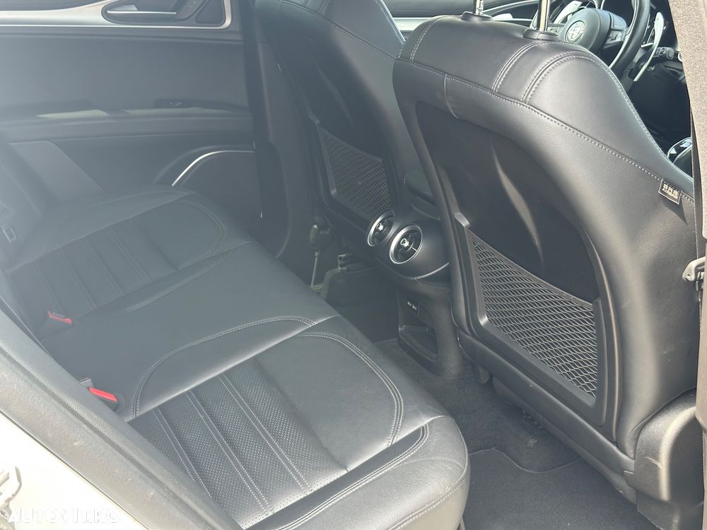 Alfa Romeo Stelvio 2.0 Turbo AWD AT8 Veloce - 7