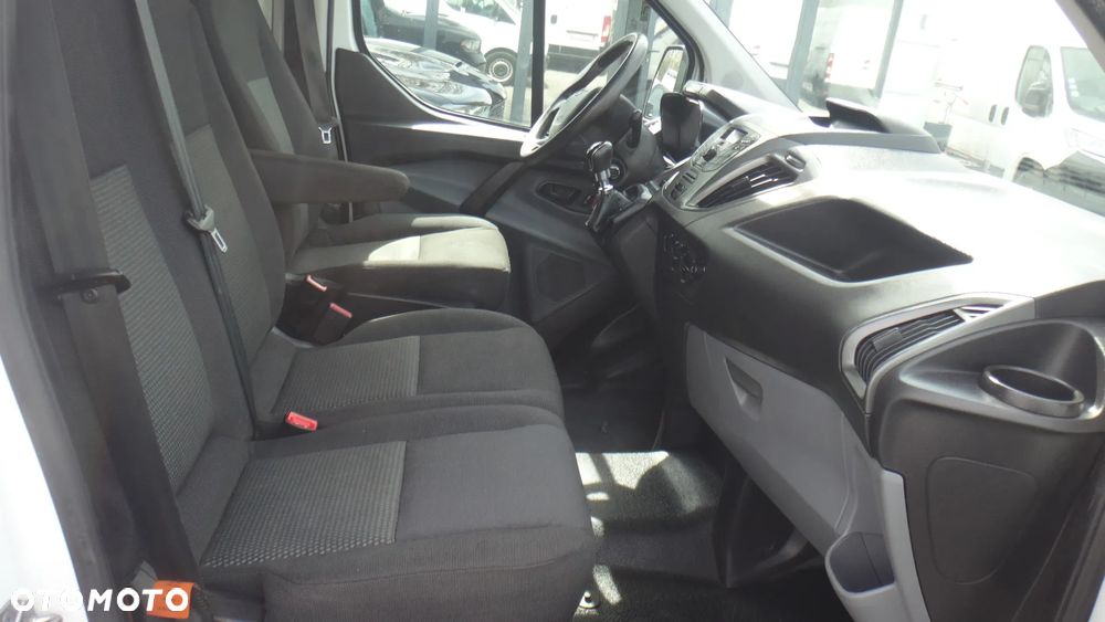 Ford TRANSIT CUSTOM - 12