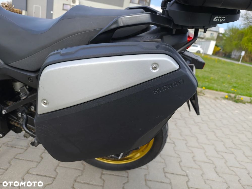 Suzuki V-STROM - 12