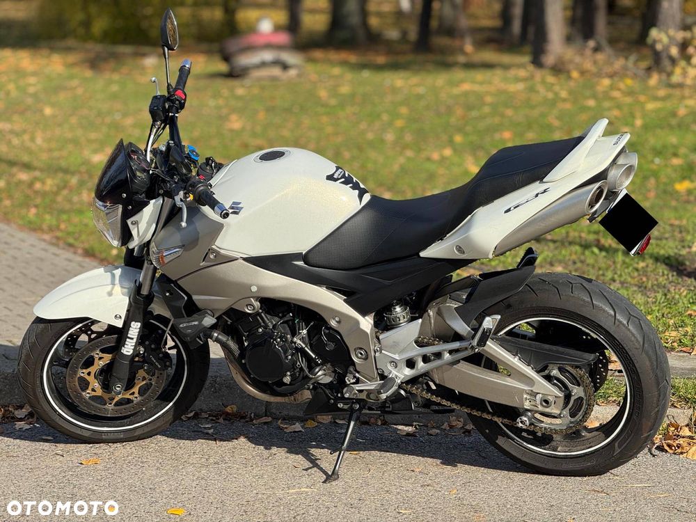Suzuki GSR - 4