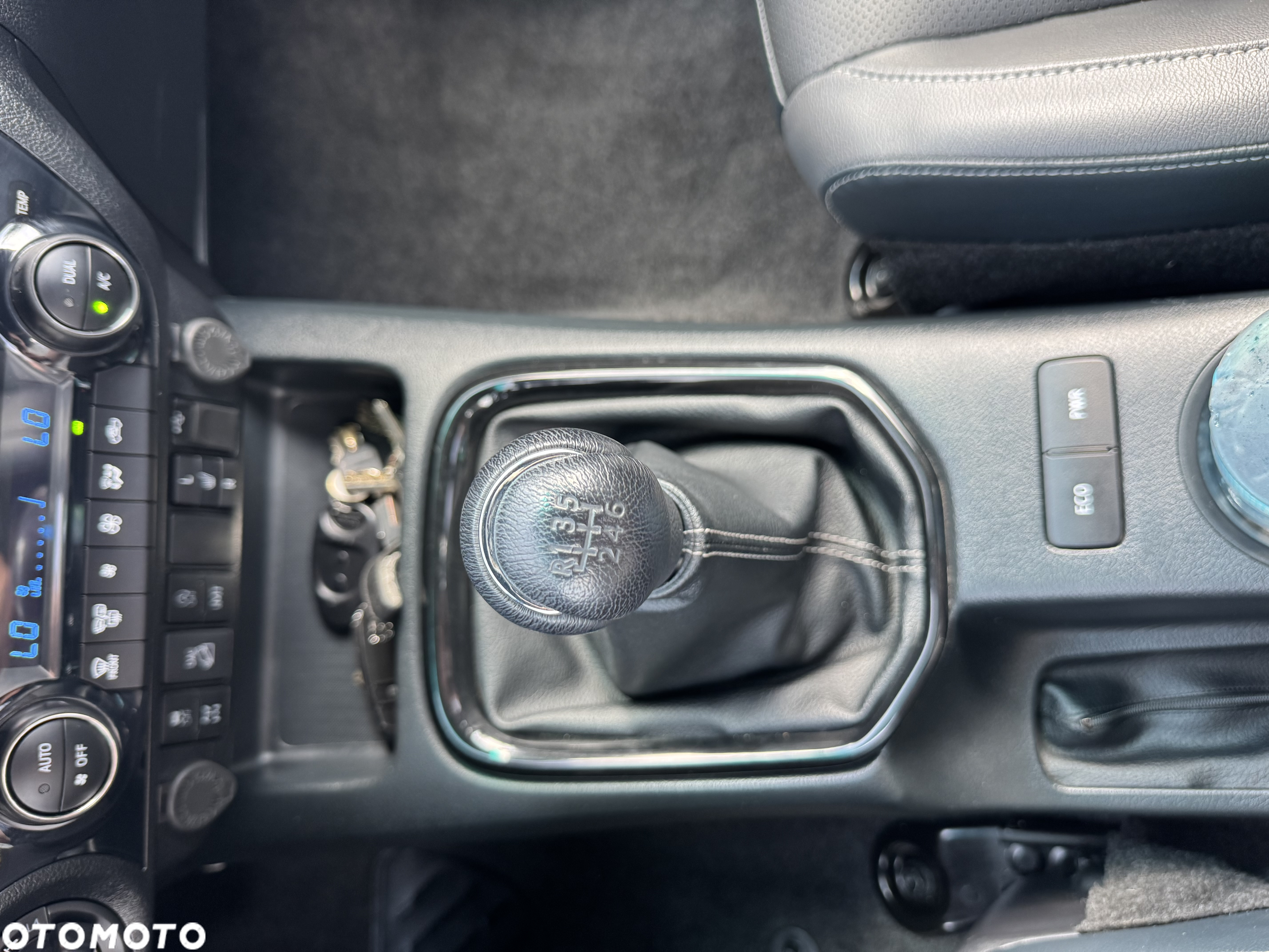 Toyota Hilux 2.8 D-4D Double Cab SR5 4x4 - 40