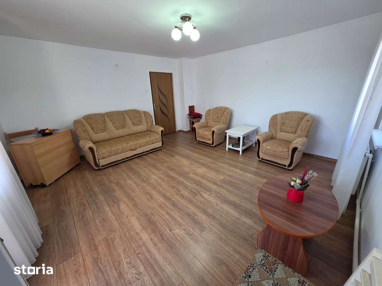 Apartament cu 3 camere decomandate, Târgu Ocna — fotografia 1