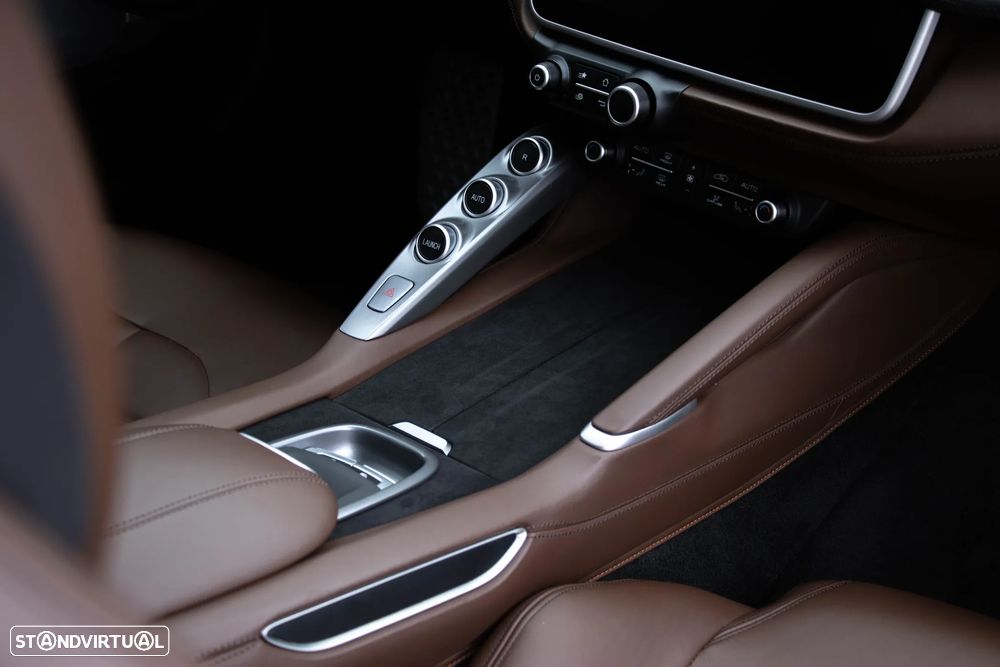 Ferrari GTC4 Lusso - 21