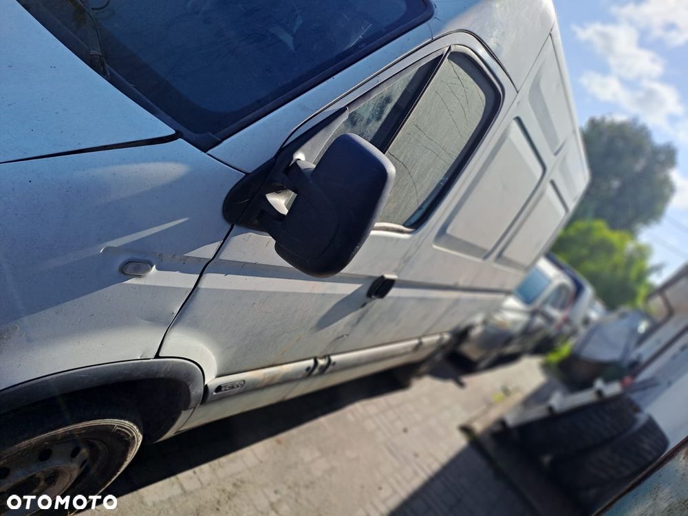 Renault Master II FL (03-10r.) 2.5D 114KM. Silnik G9U (754) - C150525 Skrzynia PK6 (080) - C033236 lakier O389 – Ice White BC.Cały na części.GWARANCJA !!! Przód Tył Zestaw Komplet Drzwi Klapa Zderzak Błotnik Maska Grill Atrapa Szyba Pas Lampa Lusterko Boczki Fotel Kanapa Kokpit Deska Rozdzielcza Przełącznik Włącznik Sterownik Przewody Wiązka Instalacja Moduł Komputer Czujnik Listwa Pompa Alternator Wtryski Głowica Rozrusznik Kompresor Sprzęgło Dwumas Silnik Skrzynia ABS Klimatyzacji Paliwa Wspomagania Kolektor Turbina Przepustnica Zawór Chłodnica Koło Hak Belka Sanki Zawieszenie Mcpherson Półoś Amortyzator Wydech Tłumik Zacisk Most - 5