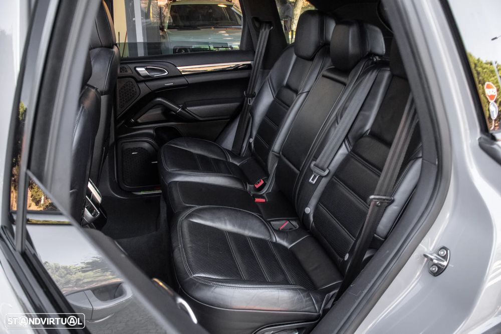 Porsche Cayenne S E-Hybrid - 32